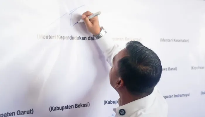 Deklarasi Jawa Barat Istimewa tersebut  menyatakan kesiapan Provinsi Jabar bersinergi dan bergotong royong demi mewujudkan desa dan kelurahan.