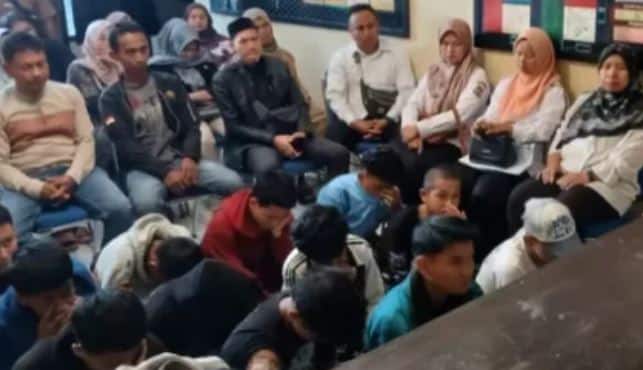 Polsek Cipendeuy di Kabupaten Bandung Barat (KBB) mengamankan belasan siswa pelaku Tawuran Pelajar di KBB Para siswa tersebut