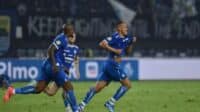 Persib Bandung mengamankan poin penuh pada laga Pekan 29 Liga 1 2024-2025, setelah menekuk Bali United 2-1, Jumat (18/4/2025) malam.