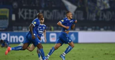 Persib Bandung mengamankan poin penuh pada laga Pekan 29 Liga 1 2024-2025, setelah menekuk Bali United 2-1, Jumat (18/4/2025) malam.