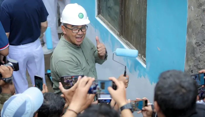 Sebanyak 500 rumah tidak layak huni (Rutilahu) di Kota Bandung mulai direnovasi tanpa menggunakan dana APBN, APBD, maupun BUMN.