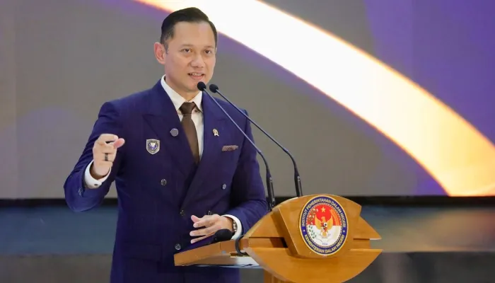 Agus Harimurti Yudhoyono (AHY) memberikan kuliah umum di hadapan ribuan praja IPDN di Jatinangor, Kabupaten Sumedang, Selasa (7/5/2025).