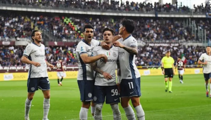 Persaingan menuju tangga juara Serie A Italia, semakin ketat memasuki Pekan 36 ini. Dua kandidat, Napoli dan Inter kini hanya terpaut 1 poin.