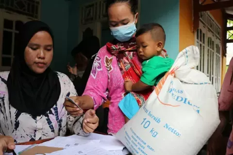 Kabar baik bagi jutaan penduduk Indonesia. Pemerintah akan menyalurkan bantuan sosial (Bansos) mulai akhir Juni 2025.