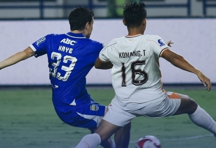 Persib vs Persik Kediri ,Persib Bandung mengusung misi besar menjamu Persik Kediri pada pekan ke-25 Super League. Bermain di Stadion GBLA