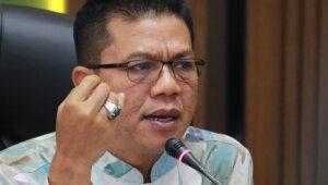 krisis sampah Bandung Raya.jadi sorotan Dadang Supriatna, dia secara terbuka mengkritik usulan Wali Kota Bandung, Muhammad Farhan,