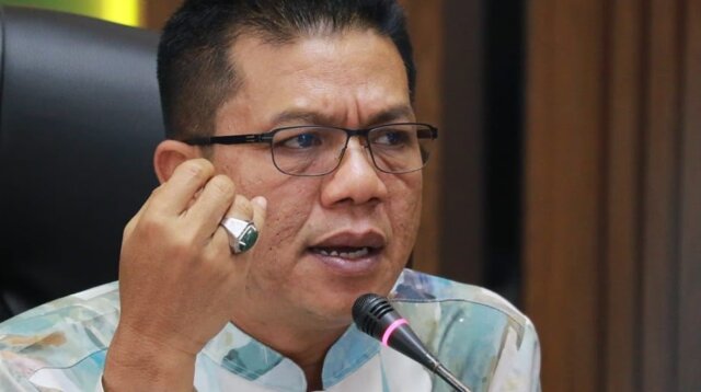 krisis sampah Bandung Raya.jadi sorotan Dadang Supriatna, dia secara terbuka mengkritik usulan Wali Kota Bandung, Muhammad Farhan,