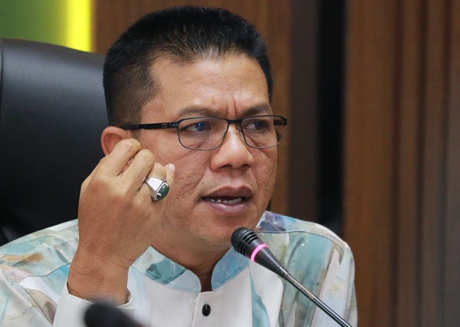 krisis sampah Bandung Raya.jadi sorotan Dadang Supriatna, dia secara terbuka mengkritik usulan Wali Kota Bandung, Muhammad Farhan,